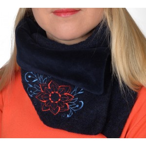 Šalikas su saga, siuvinėtas